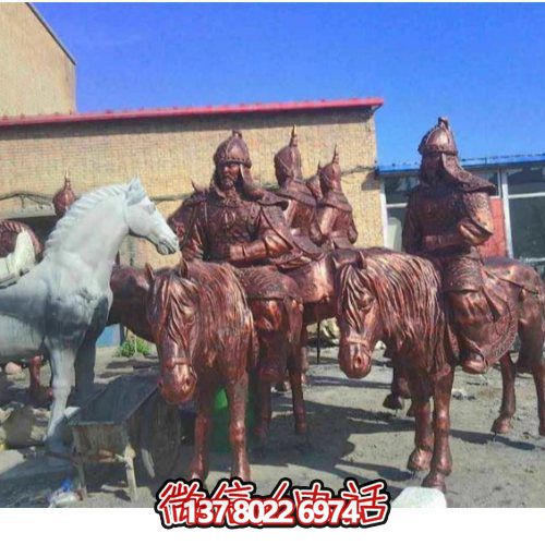 巨型騎士馬銅雕塑，點綴景區(qū)廣場