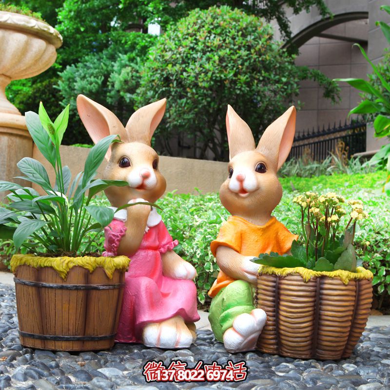 彩繪玻璃鋼兔子雕塑，點綴戶外公園裝飾