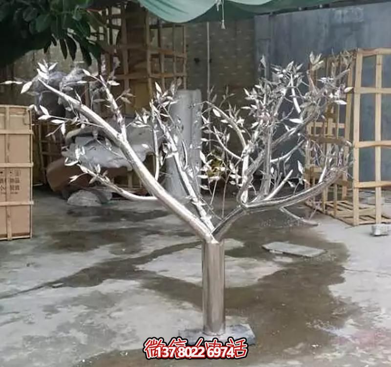 柏不銹鋼樹雕塑，點綴景區戶外空間