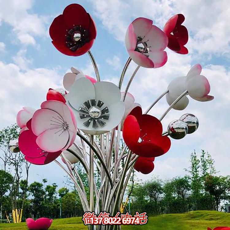 不銹鋼彩繪大型花朵雕塑，為景區(qū)廣場增添色彩