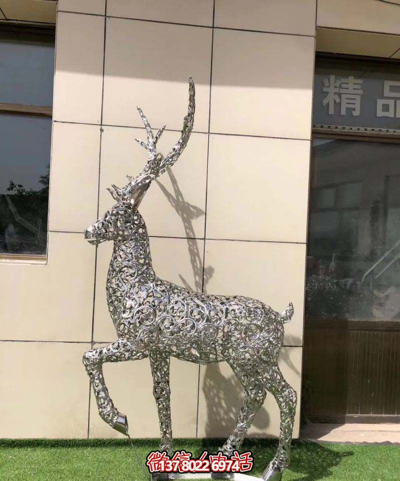 不銹鋼梅花鹿雕塑，走出別墅的美