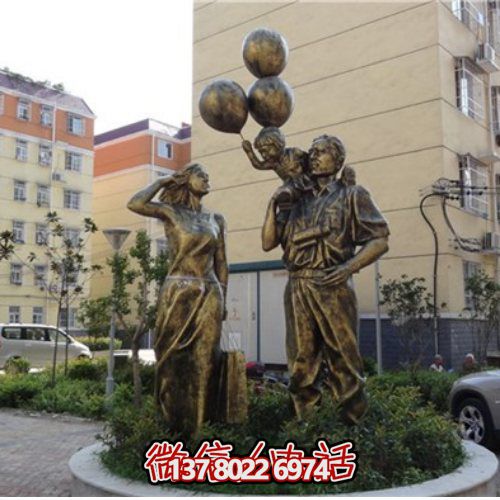玻璃鋼仿銅人物雕塑，讓您的小區(qū)環(huán)境更加完美！