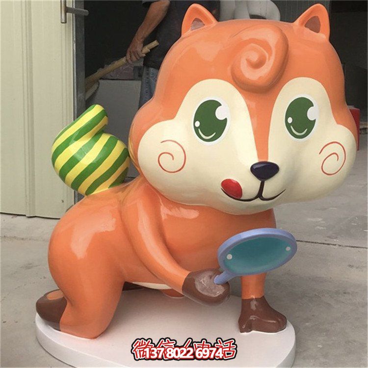 玻璃鋼結(jié)構(gòu)兒童樂園，卡通松鼠公仔裝飾