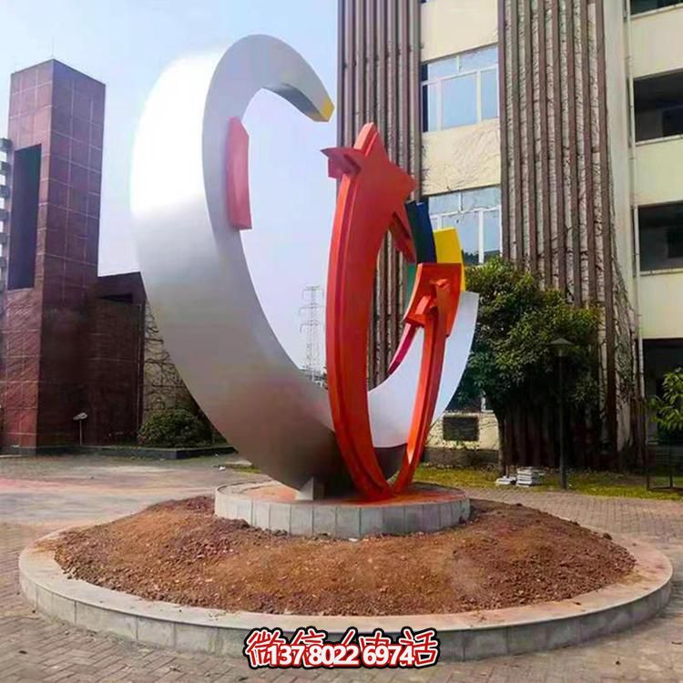 精致不銹鋼月牙雕塑，打造現(xiàn)代都市景觀