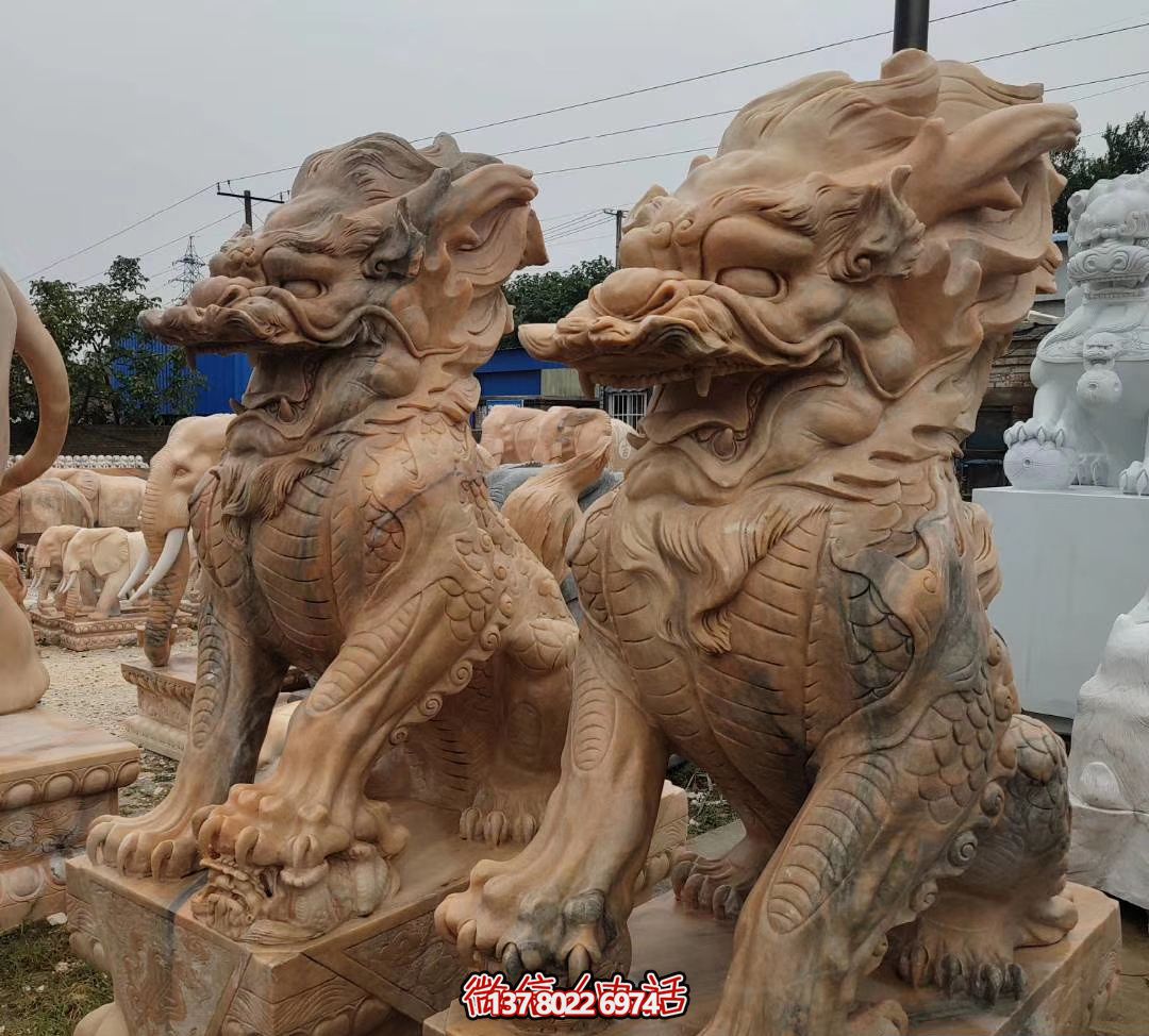 大型黃蠟石麒麟雕塑，點(diǎn)綴廣場(chǎng)景觀