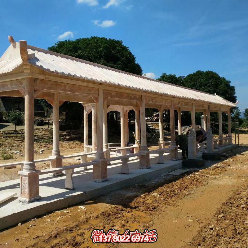 享受晚霞的紅色長廊涼亭