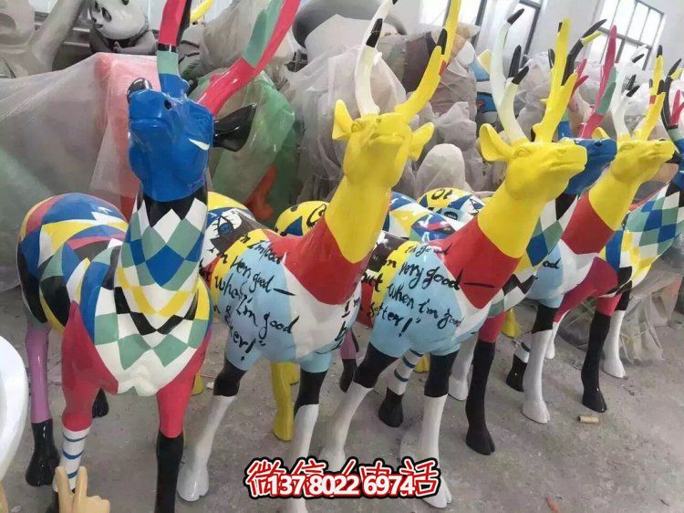彩繪玻璃鋼鹿雕塑，商場、兒童樂園風(fēng)格擺件