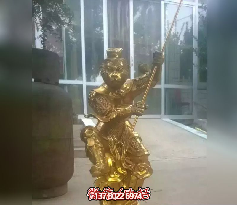 兒童游樂場(chǎng)玻璃鋼仿真齊天大圣孫悟空鍍金仿銅雕塑